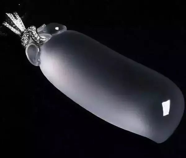 翡翠|如夜明珠般的玻璃种原石,全拿来车珠子了,100万也要打水漂!