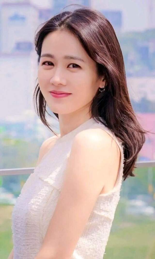 孙艺珍|气质女神，26岁成影后，40岁嫁初恋，今提前生子，儿子颜值受期待