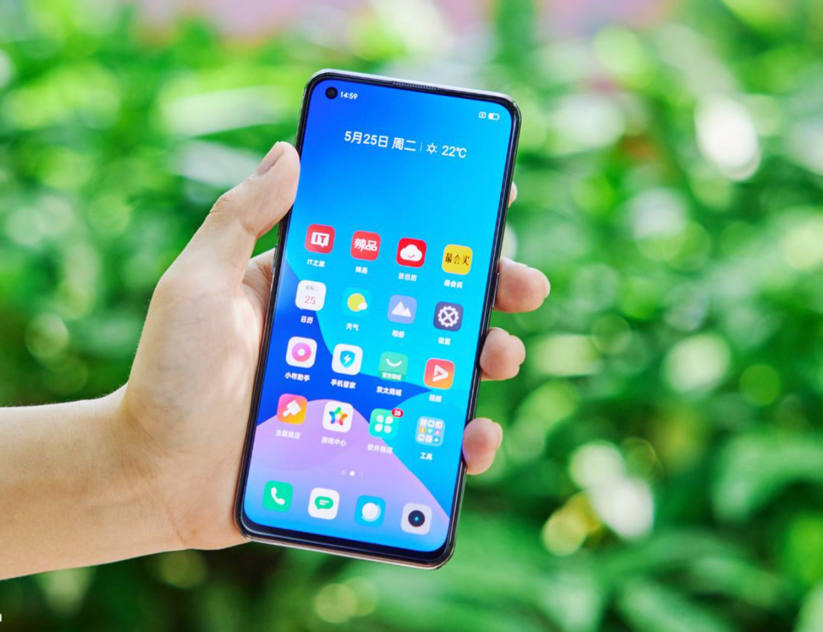 卢伟冰|性价比旗舰加速退场，12GB+256GB+65W闪充，顶配跌至1599元