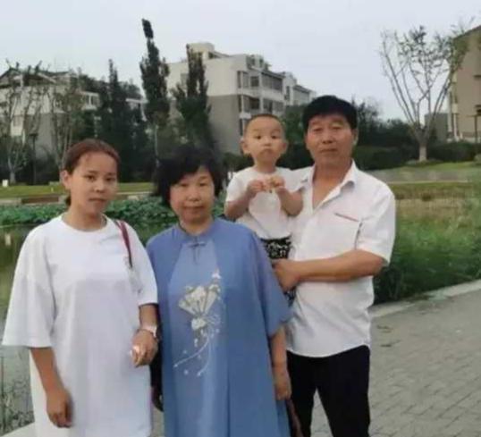 律师|杜粉起内讧，质疑杜妈豪华律师团不给力，不及时告知案件进展