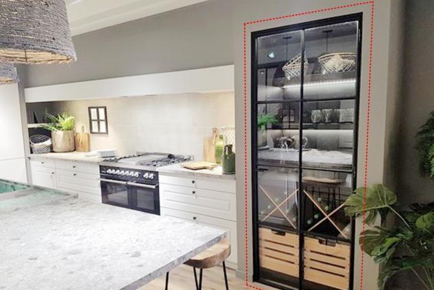 厨房橱柜不是只有一种装法，玻璃橱柜嵌入墙内，怎么看都高级