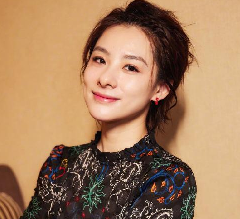 刘璇|体操冠军，22岁退役转投娱乐圈，婚后儿女双全，今42岁似少女