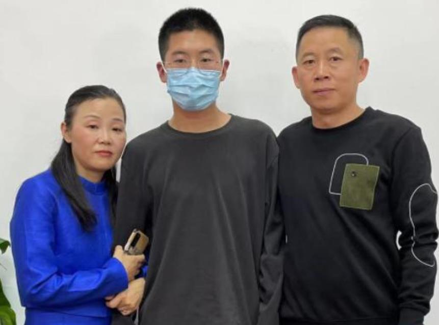 父爱如山!孙海洋不愿揭女儿伤疤,交代家人不要告诉孙辉哥哥失踪