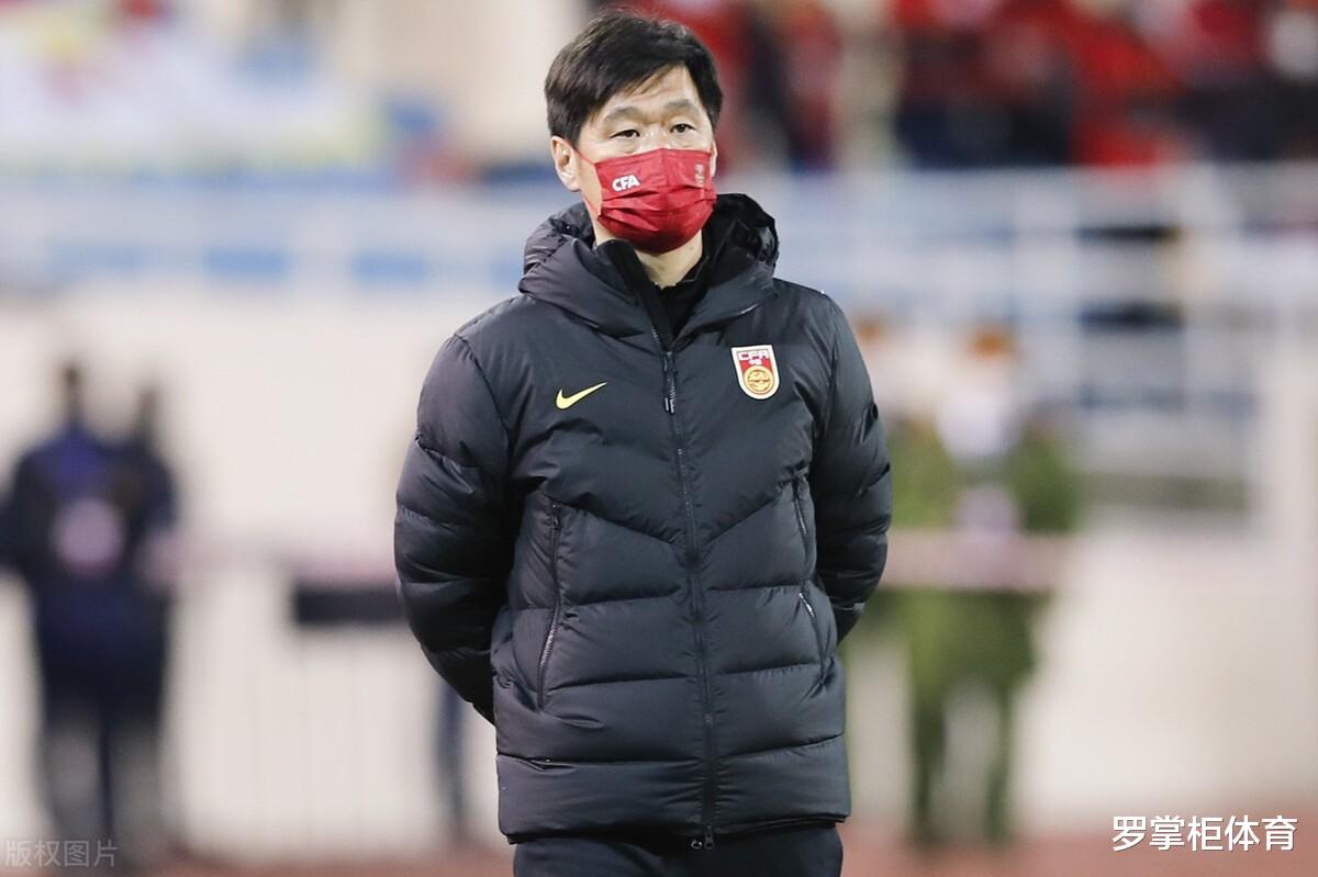 李霄鹏|国足输越南，归化球员打几分？李霄鹏半场全换掉，赛后却好言称赞