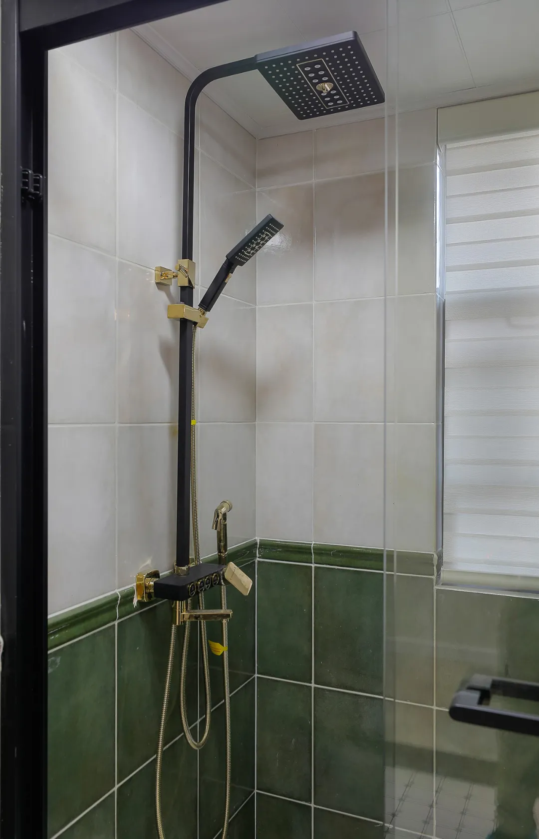 126㎡美式风格，跳脱的绚丽色彩、流畅的石膏线条，舒适慵懒又不失精致