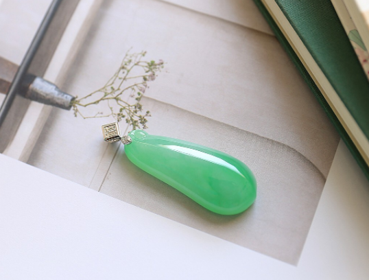 翡翠|翡翠收藏已经成为热门，但是市场非常混乱，所以要仔细进行分辨