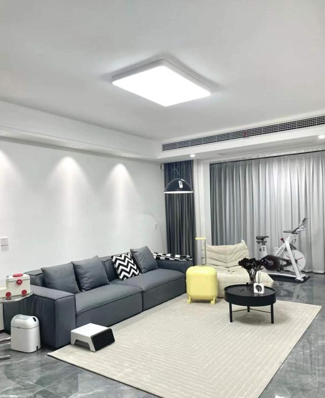 90后夫妇坚持“穷装”，136才花13W，全屋干净整洁没有一丝俗气