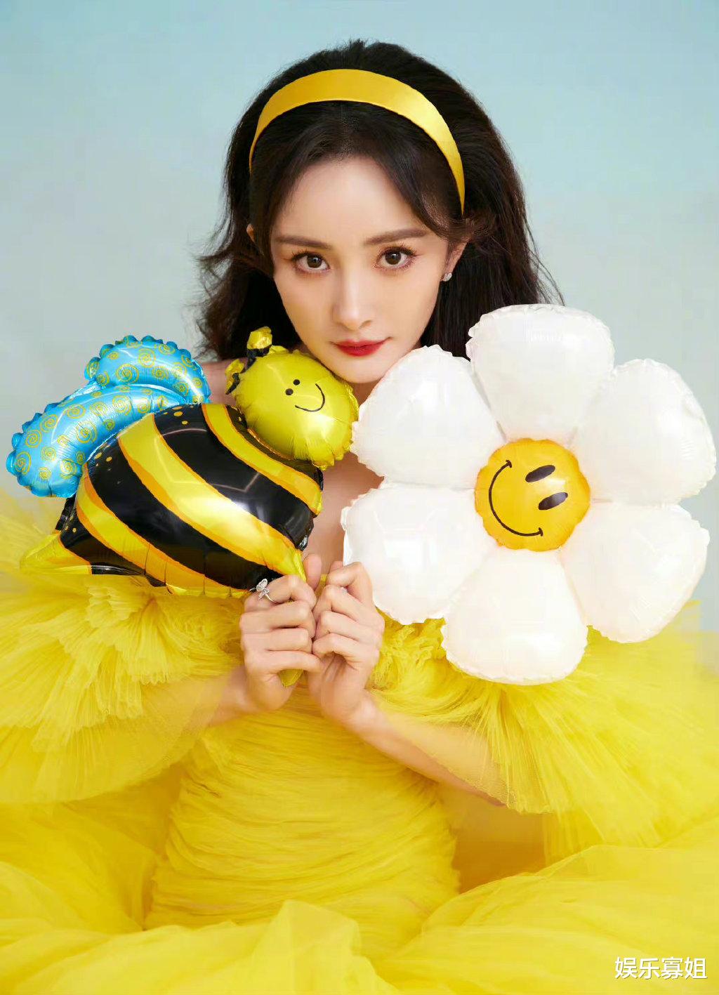 胡歌|于正真的拿捏内娱热点，回复网友说不知道杨幂胡歌是什么关系