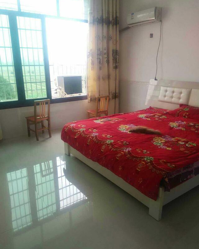 谁说农村不好?农村一个厨房就比城里的客厅大,宽敞,方便!