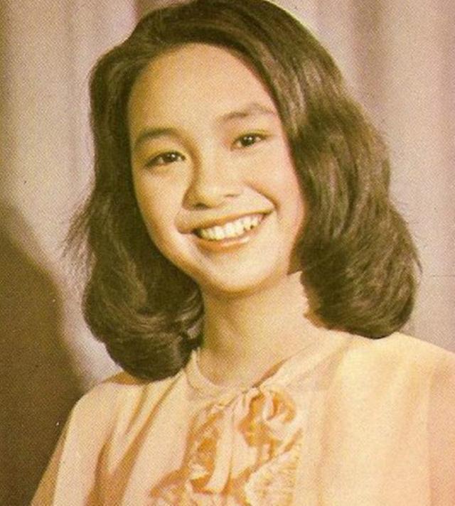 钟镇涛|钟镇涛初恋近况，抗癌成功满头白发精神好