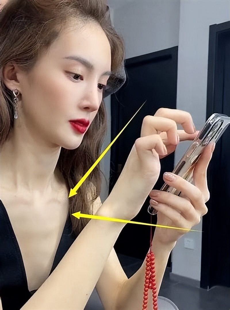 穿衣搭配 那些瘦得可怕的女星：有人仅66斤，还有人一餐只吃10粒米