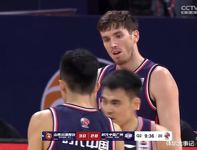 广州队|拼对抗！广州队半场被逆转4分，郭士强三板斧失灵，陈盈俊11＋4
