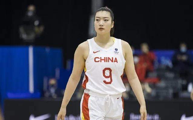 中国女篮|中国女篮新帅惹争议！姚明可另辟蹊径，聘任郭士强或是不错的选择