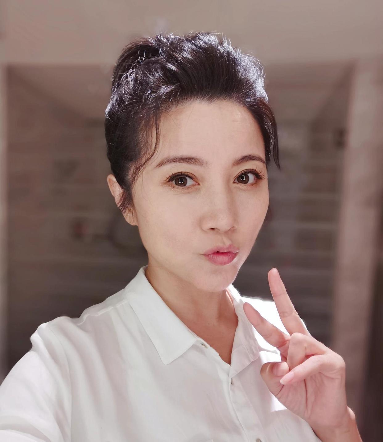 颜丙燕|张嘉益的好友，凭《甘十九妹》成名，如今49岁仍单身