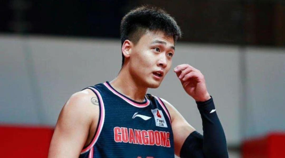 广东男篮|韩德君被肘击？苏群直接暗讽，辽篮攒人品，广东争冠关键曝光！
