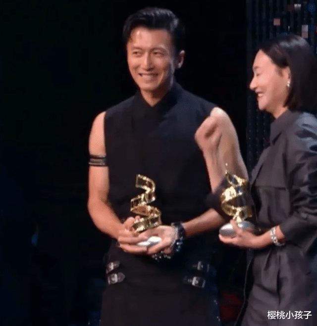 谢霆锋|一场微博之夜颁奖典礼，却看出了香港演员的姐妹兄弟情深！