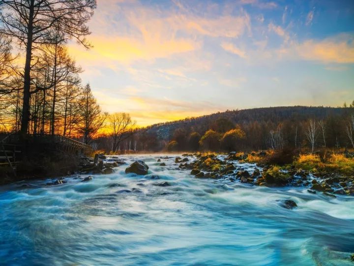 阿尔山|中蒙边界一个没有存在感的小镇,靠一波秋色刷爆连喀纳斯都羡慕!