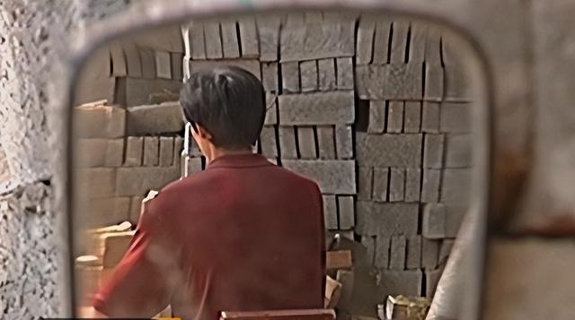 2009,村霸强行掳走儿媳,六旬公公忍无可忍,女子:我被裸照威胁