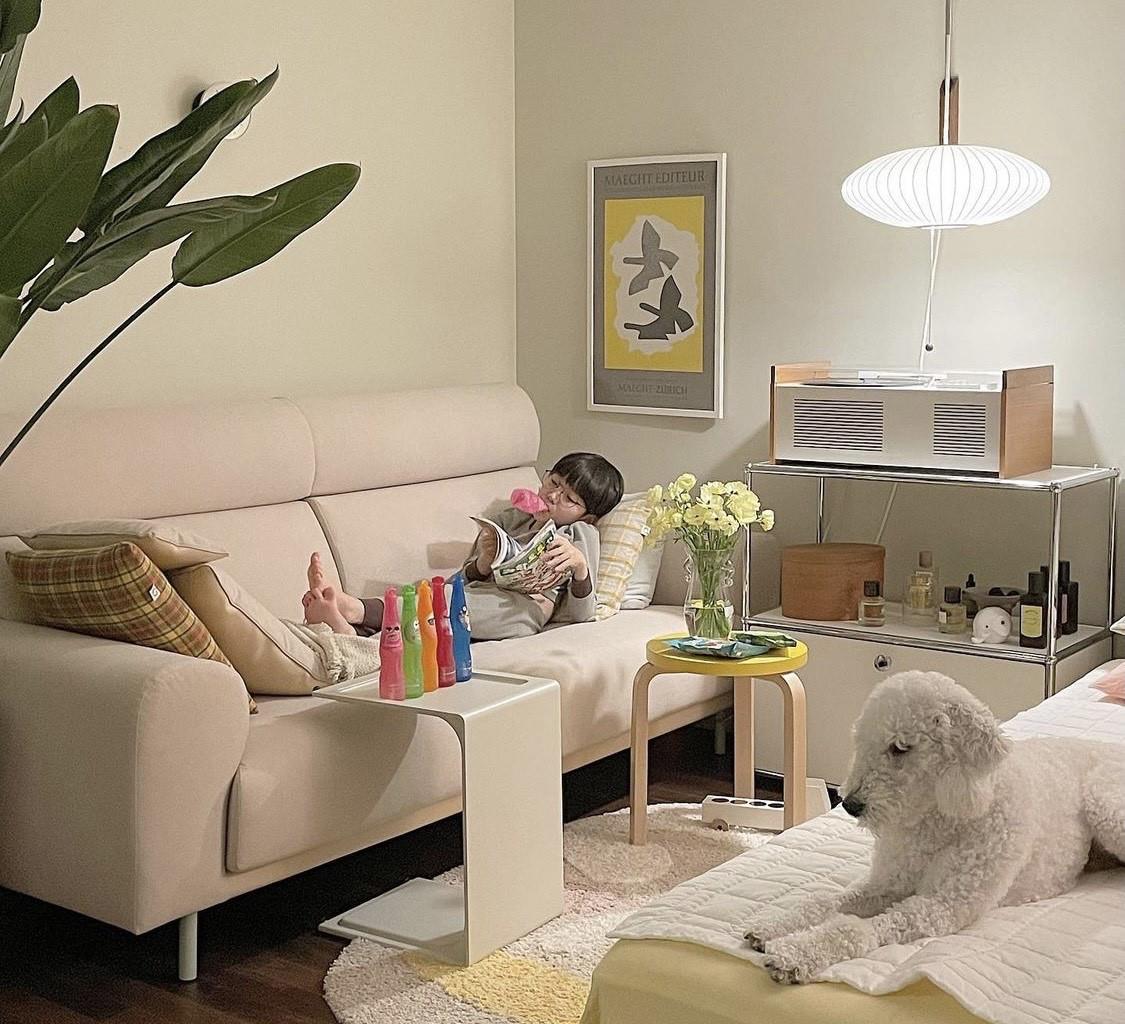 这位韩主妇,一天带俩娃,她依旧让屋子干净不乱,这生活真的棒!