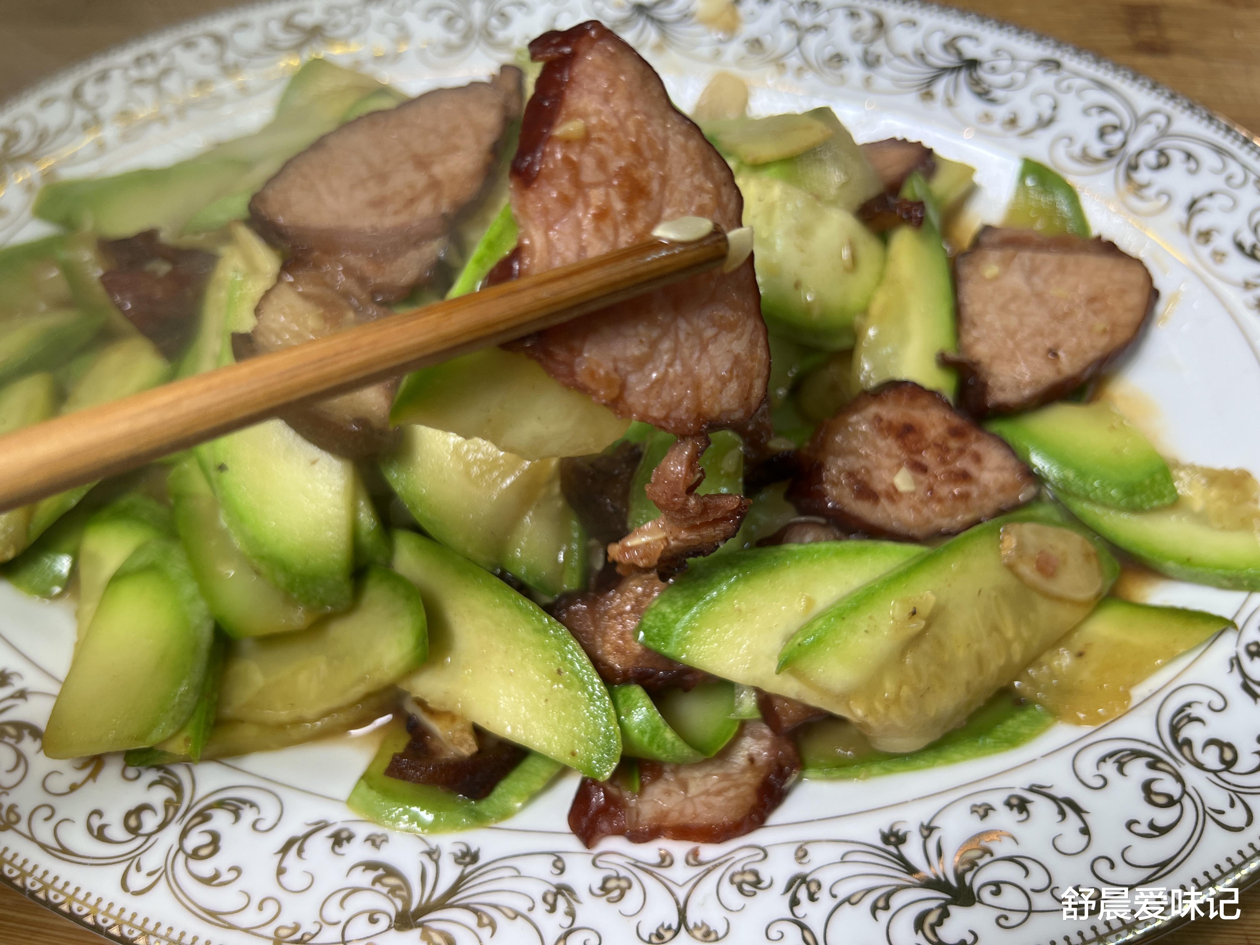 西葫芦炒腊肉的好吃做法，腊肉不要直接炒，看着超级有食欲，好吃