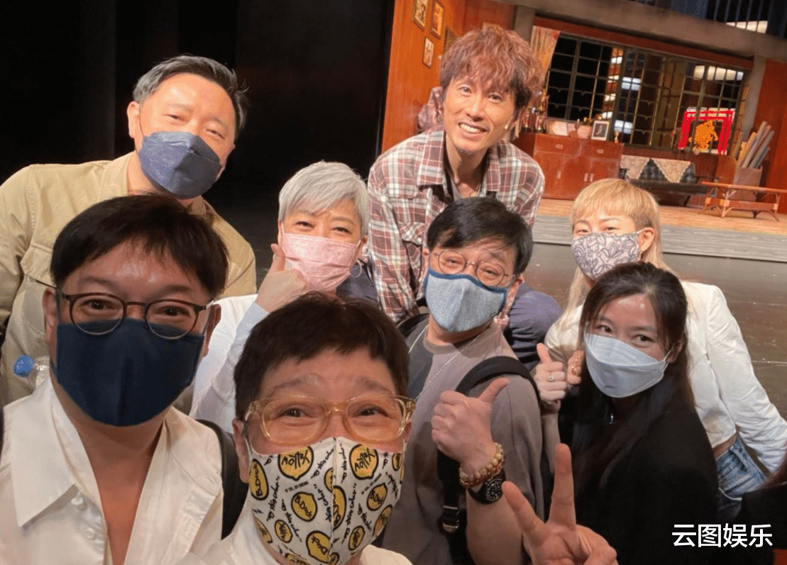 黄子华|栋笃笑之王黄子华舞台剧首演,众星现身支持,刘嘉玲称要偷师取经