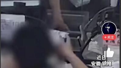 银行柜员小刘误将50元当成5元，多给客户取了18000元