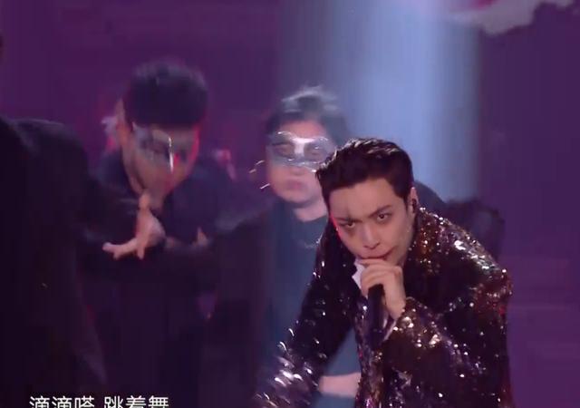 杨幂|微博之夜6大尴尬瞬间:杨幂唐嫣同台零交流,归国四子同场不同框