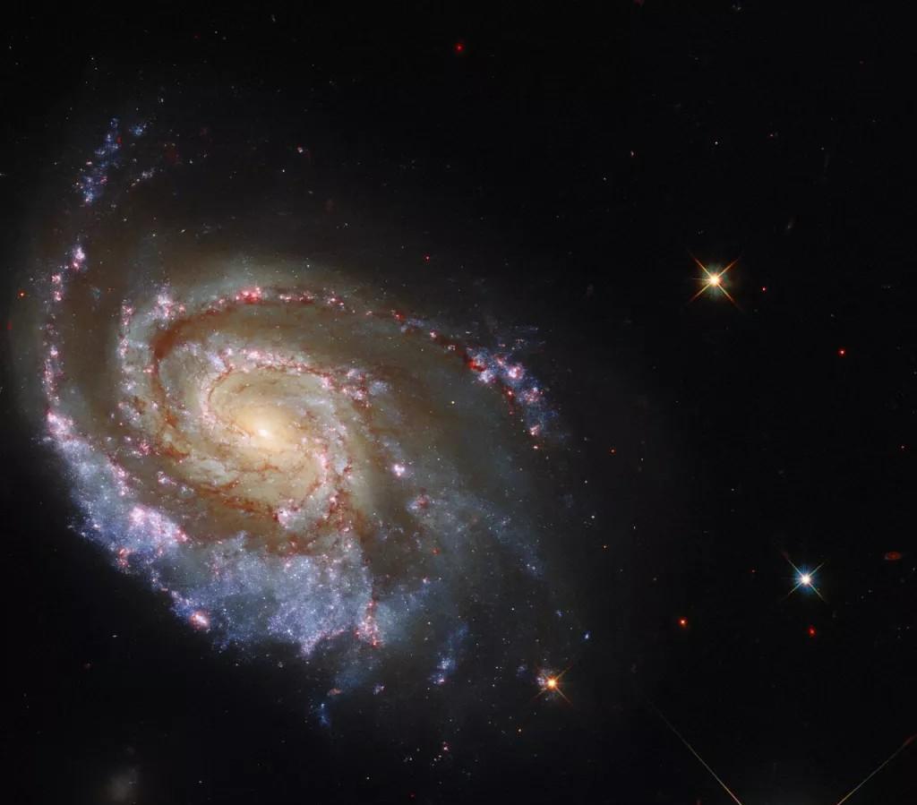 哈勃望远镜观测:双星爆炸,竟然在同一星系