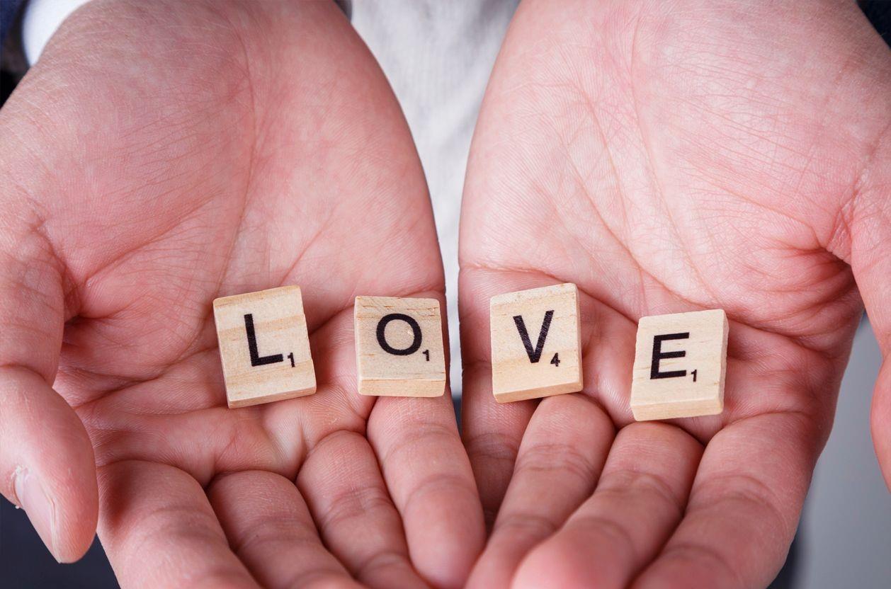 化妆 三毛：真正爱你的人，就是那个你可以不洗脸不梳头不化妆见到的人