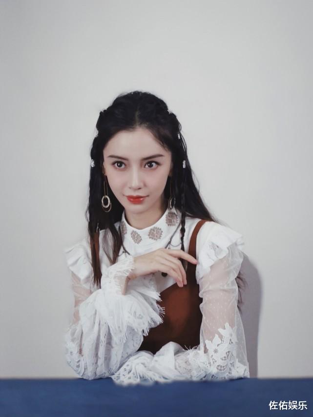 Angelababy|助理分享baby下班美照,肤白貌美似少女,侧颜精致惹人爱