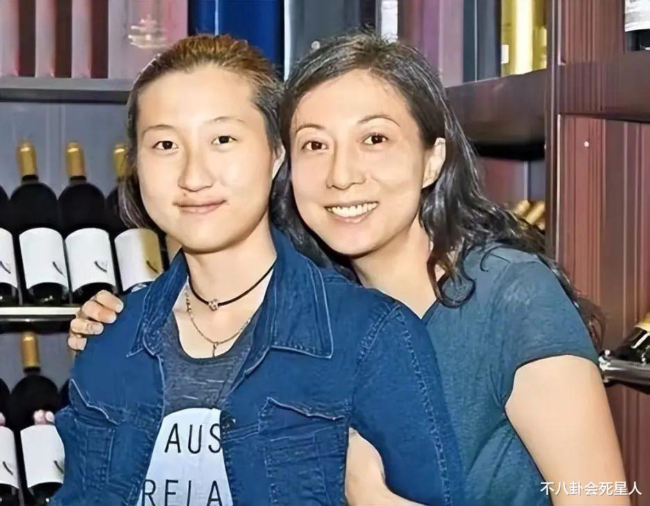 吴绮莉|成龙私生女被曝流落街头3个月后,49岁吴绮莉素颜老到认不出