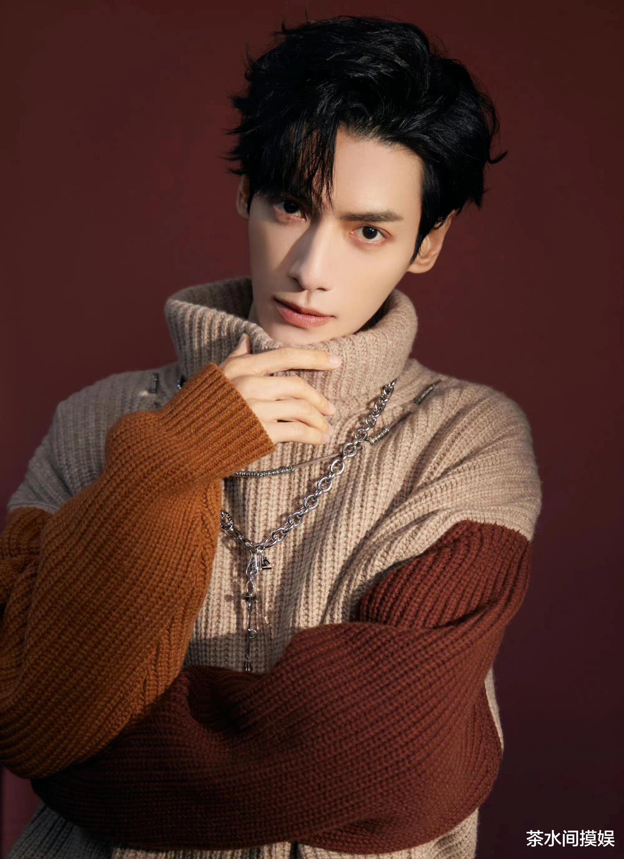 生图|头大肩窄、小短腿、双下巴赘肉，没修图的男明星身材真是没眼看