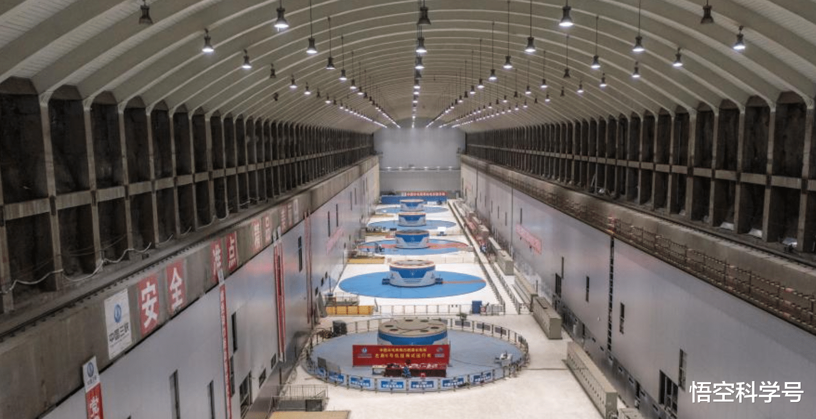 白鹤滩水电站:独有350吨水电巨无霸, 发电量却没有三峡大坝大?