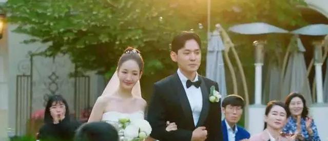 |30岁不到却离婚12次,她是为了什么?