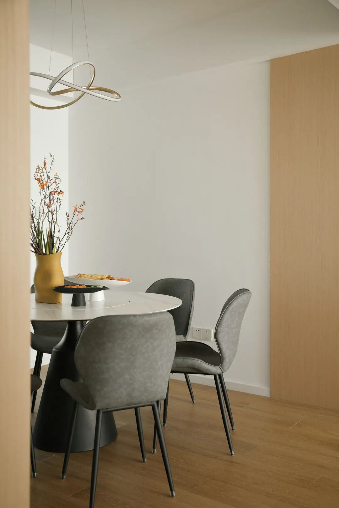 爆改160m2保守精装房：原木+收纳的温润小三房，种草了！