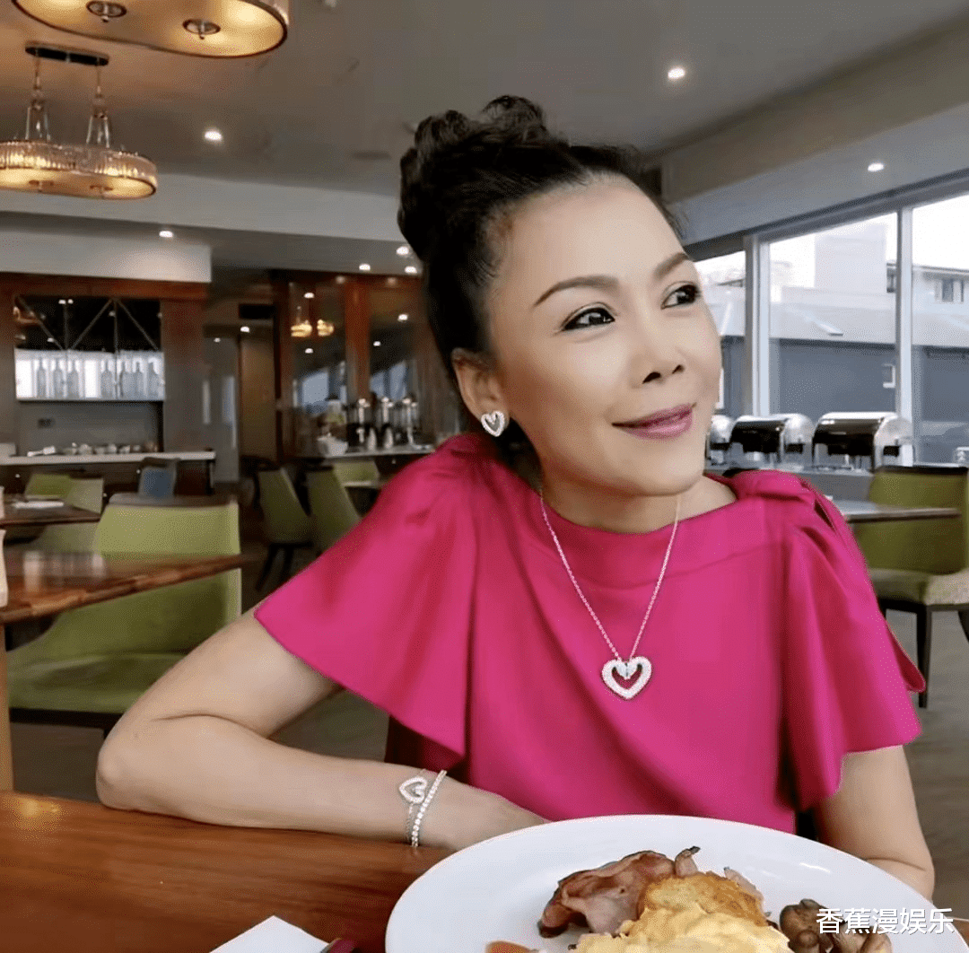 明星|晚年移居国外养老的10位知名明星，住别墅开餐厅，个个生活美满