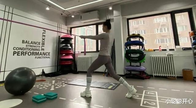 李小冉|42岁的殷桃和秦岚，她们为了身材有多拼？