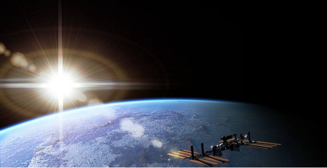 有5个人在太空长眠,除了3名宇航员,其余两位身份特殊