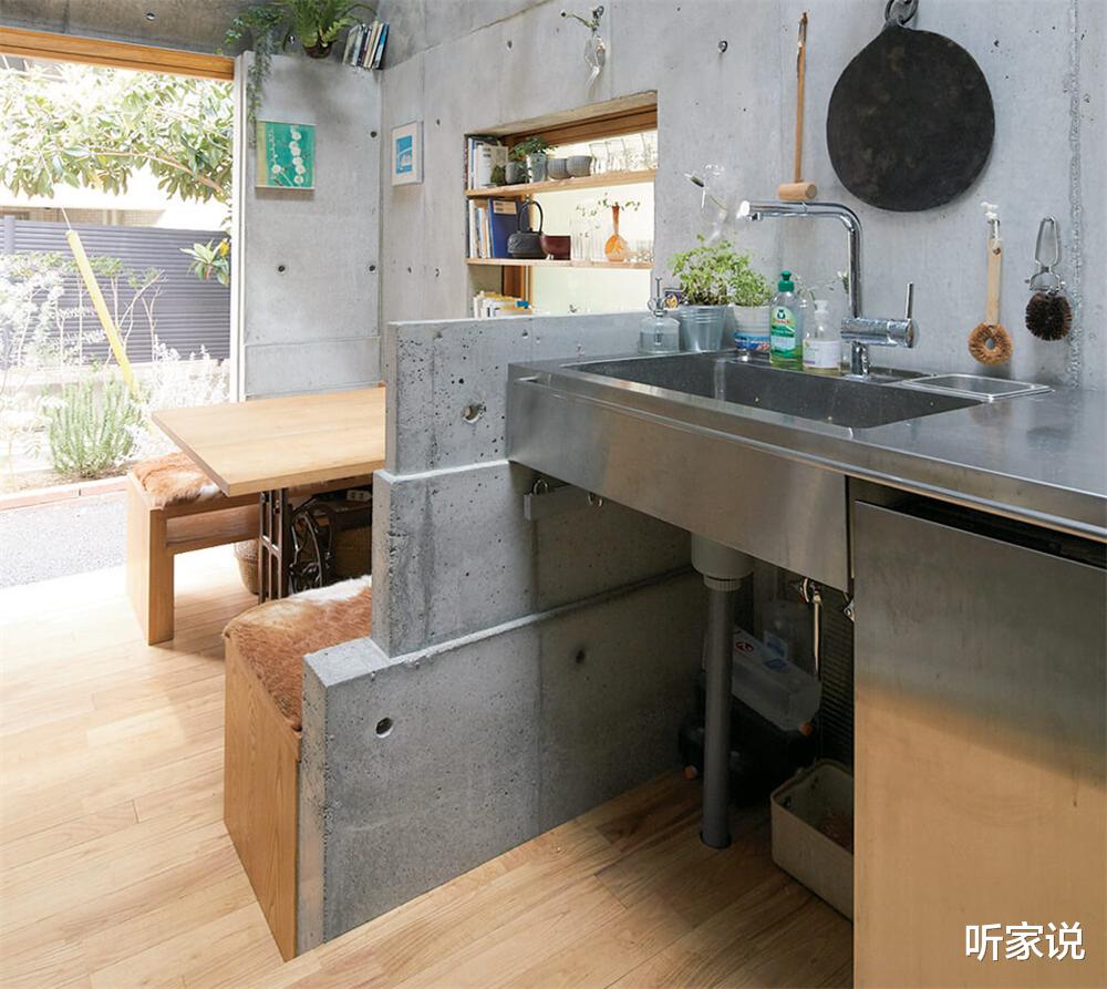 日本夫妻买下18㎡小家,将“夹缝蜗居”装成毛坯风,一住就是3年