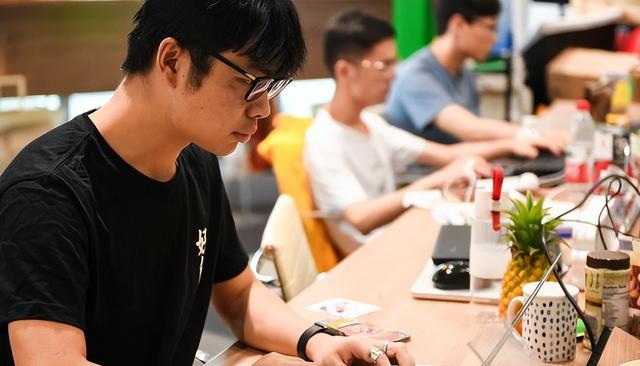 大学|不惧“中年失业”的几类职业,工资不高但越老越吃香,你选对了吗