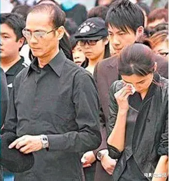 发际线|“秃顶”危机的10大男神，有人29岁发际线堪忧，有人常年戴假发套