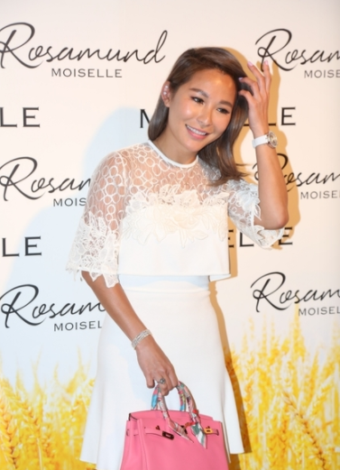 王祖贤的旧爱林建岳小女儿17岁了,正式踏足社交圈,撞脸徐子珊