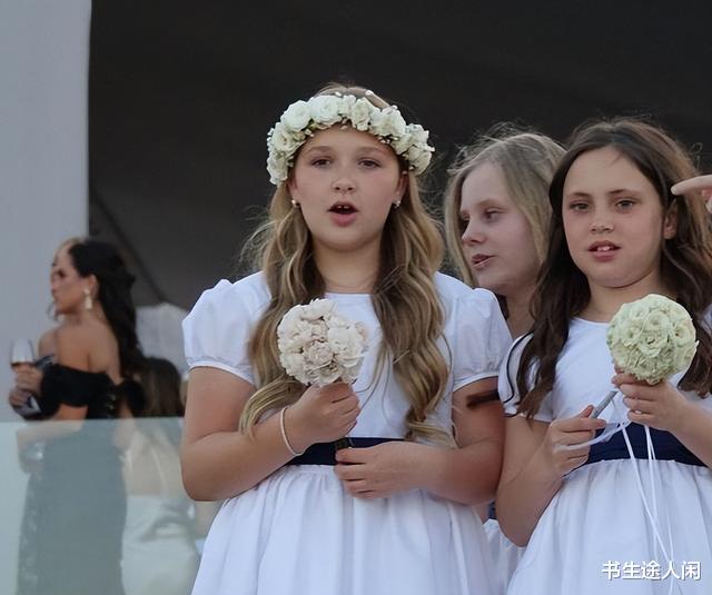 哈珀·贝克汉姆|维多利亚晒小七美照!身形越发圆润,妮可拉也宠她,姑嫂相处和谐