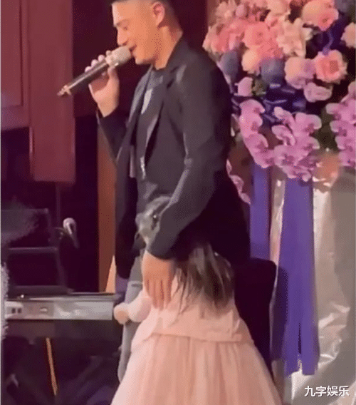 赵丽颖|林心如5岁女儿近照曝光，抱着爸爸撒娇，网友：难怪霍建华失业了