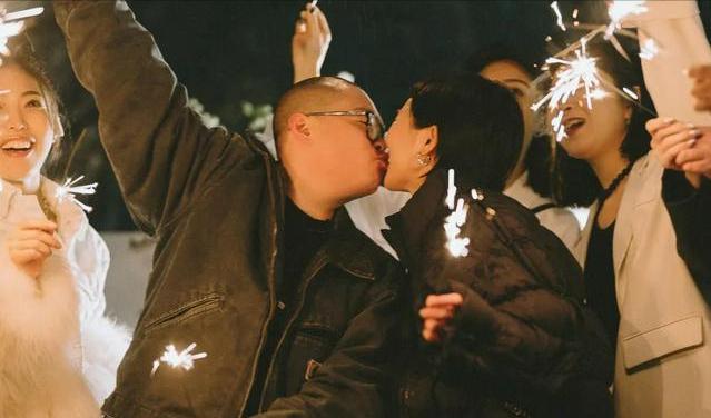 童瑶|恭喜!32岁男星郝劭文求婚成功,女方是离异带孩子的化妆师