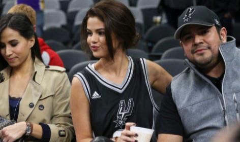 马刺队|NBA马刺喜得最美女球迷，曾与热火巴特勒打得火热，还是比伯前任