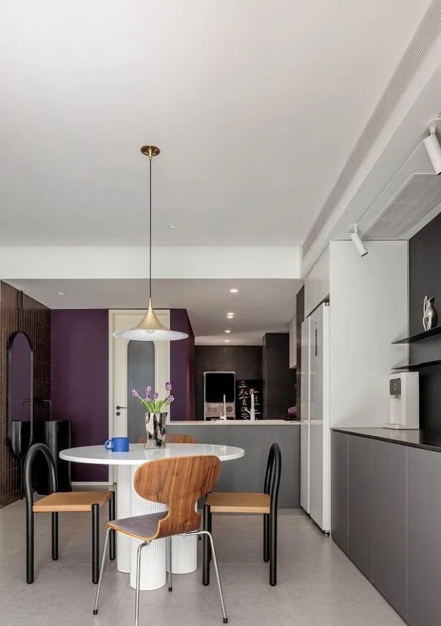 110㎡温柔三居，微水泥与米黄茶粉的碰撞