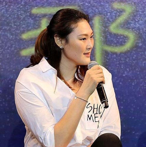 王一梅|恋情曝光？女排老将王一梅，疑秀恩爱，笑容害羞，减肥后美丽动人