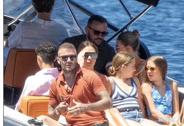 哈珀·贝克汉姆|贝克汉姆和家人出海度假，11岁小七又发福，腰部胖出游泳圈