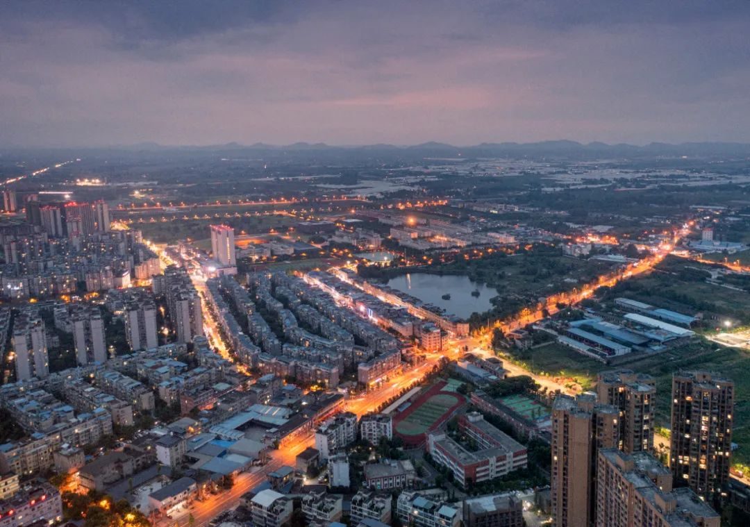 |爱上彭山夜色，100个理由都不够！